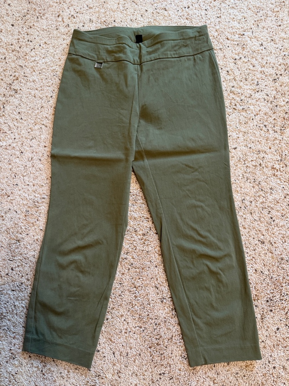 Women’s Alfani Olive Green Knit Pull-On cropped dress Pants size 2